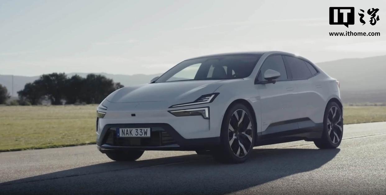 极星4 SUV 2025款上市，起价33.8万元